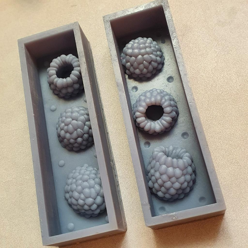 Модель для заливки силиконом "Малина" (ежевика)