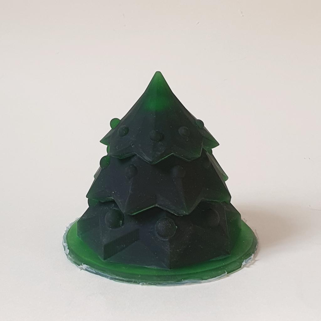 Модель для заливки силиконом Ёлка с уже готовой основой и разборными опалубками