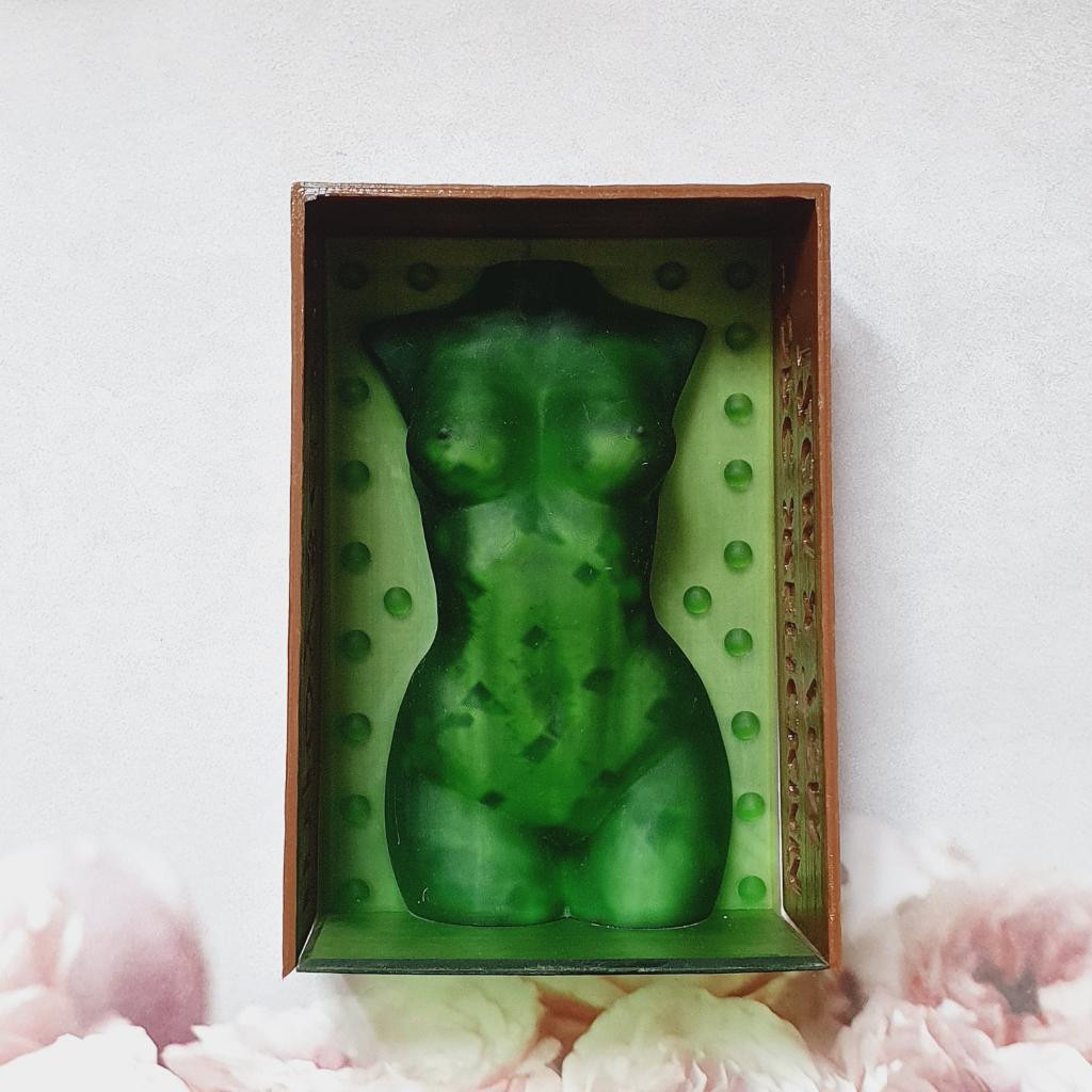 Модель для заливки силиконом Женский торс с готовой основой и разборными опалубками