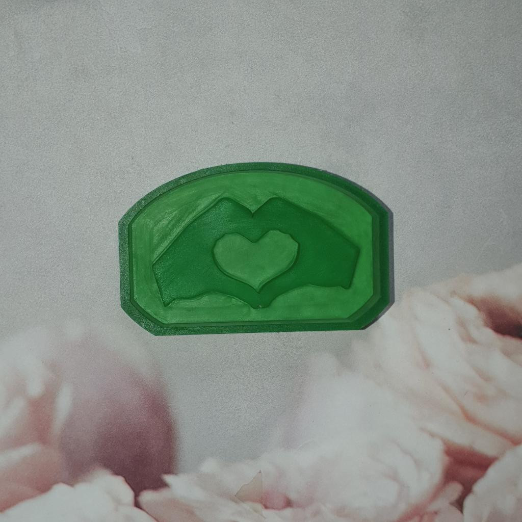 Модель для заливки силиконом Руки сердечком с уже готовой основой и опалубками