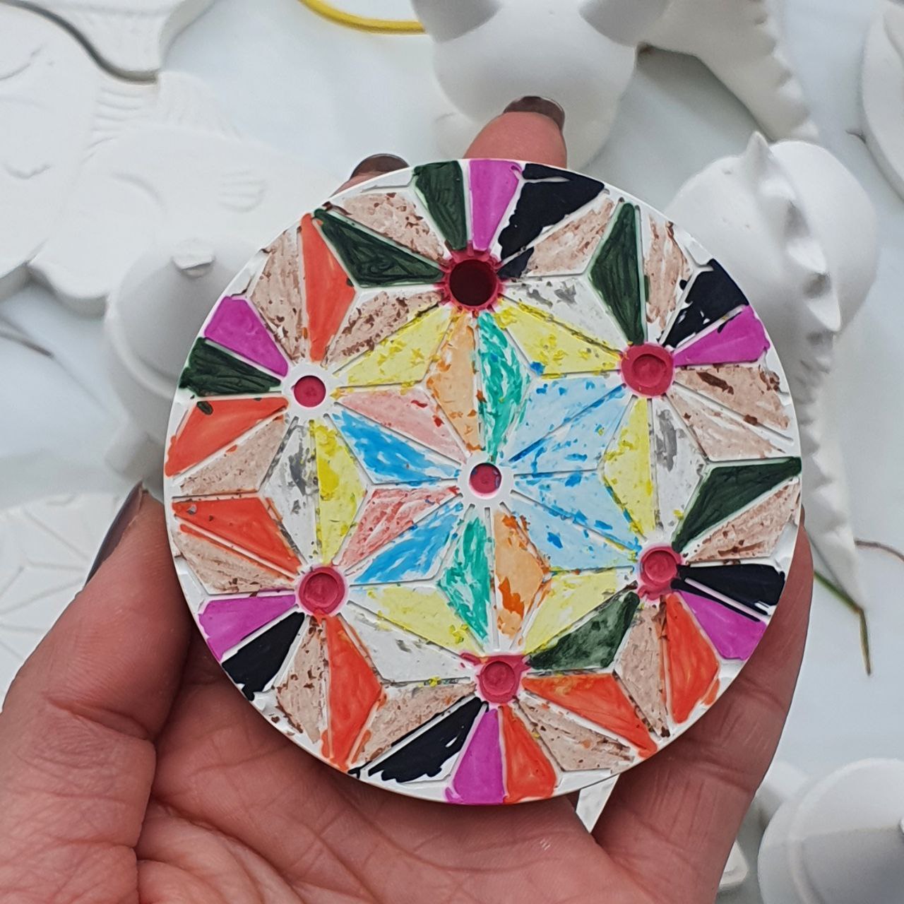 Не все раскраски успевали фотографировать