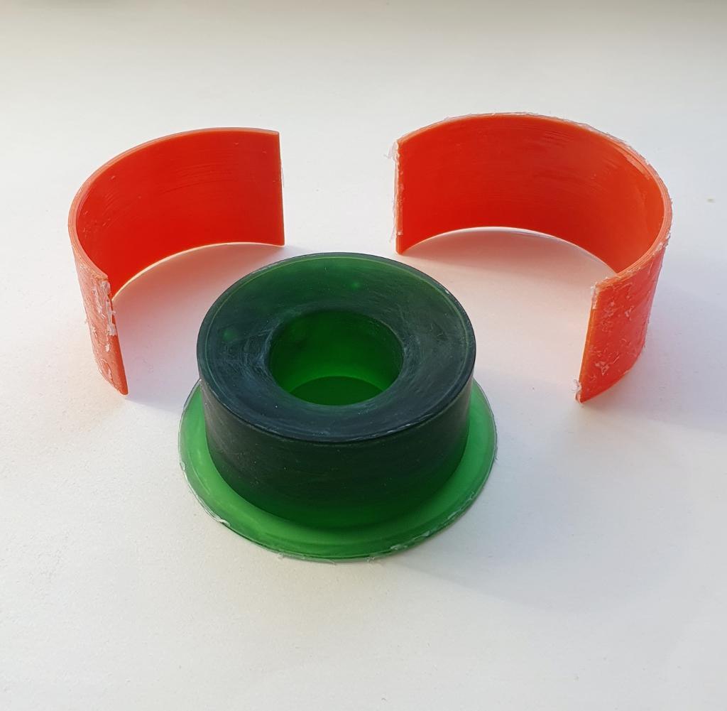 Силиконовая форма  Крышка для диффузора  с возможностью насадки на редуктор (деталь с резьбой), что не позволяет палочкам пачкать гипс / бетон.