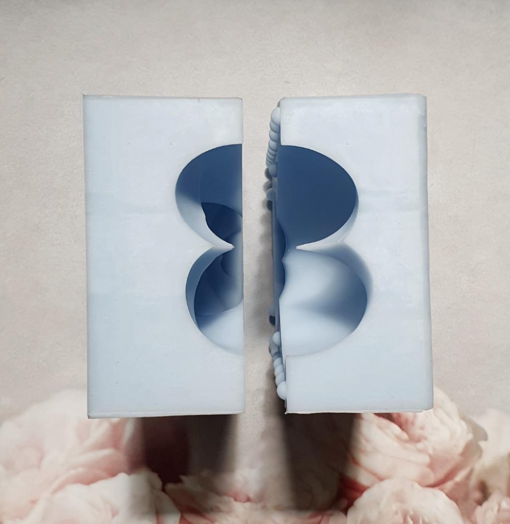 Модель для заливки силиконом Женский торс с готовой основой и разборными опалубками