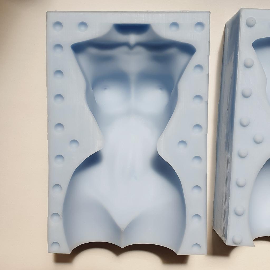 Модель для заливки силиконом Женский торс с готовой основой и разборными опалубками