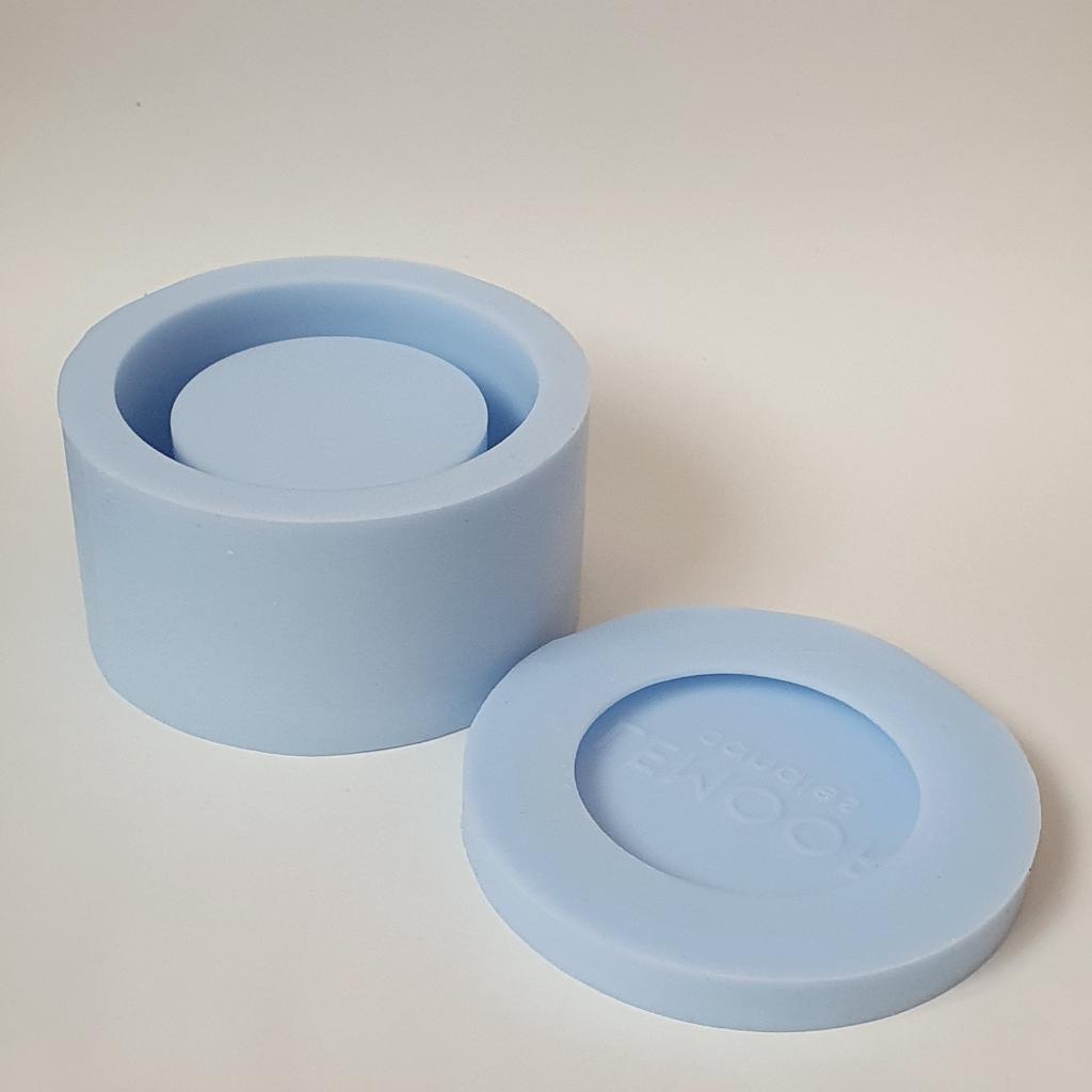 Модель (набор) для заливки силиконом стакан 
Простой 150

🍀Объем: 150

🍀Размеры:
Диаметр 90 мм
Выс