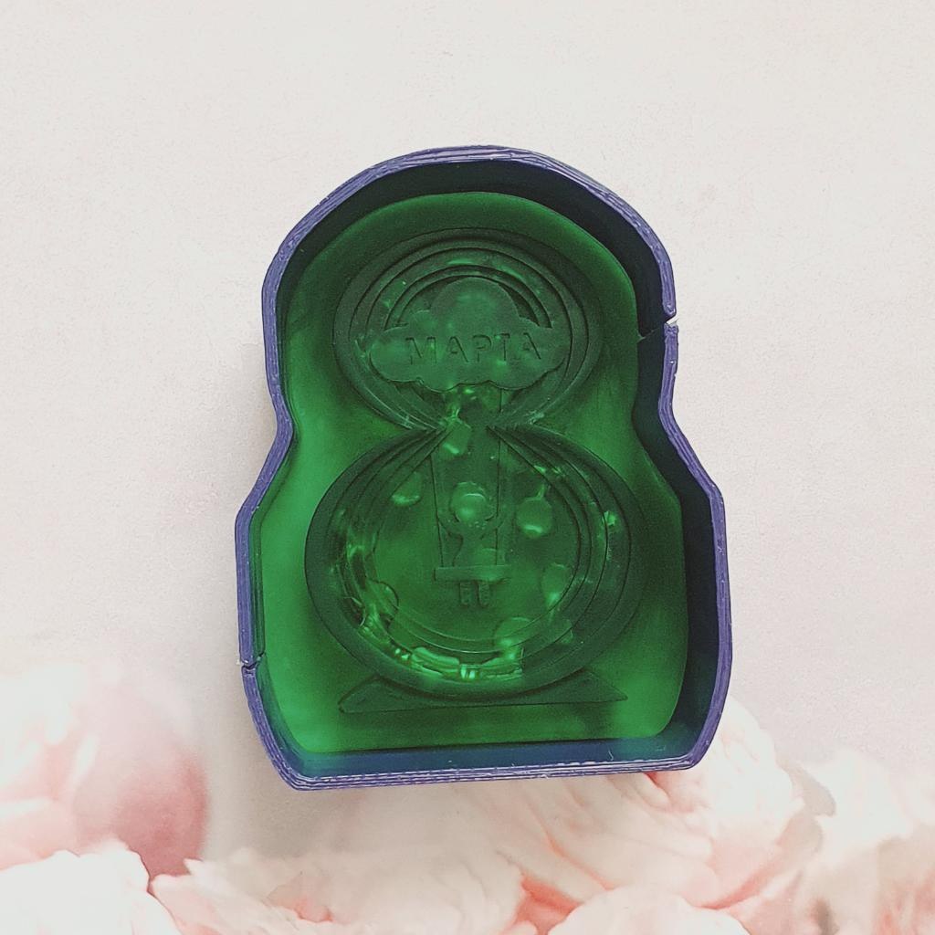 Силиконовая форма  8 марта с девочкой