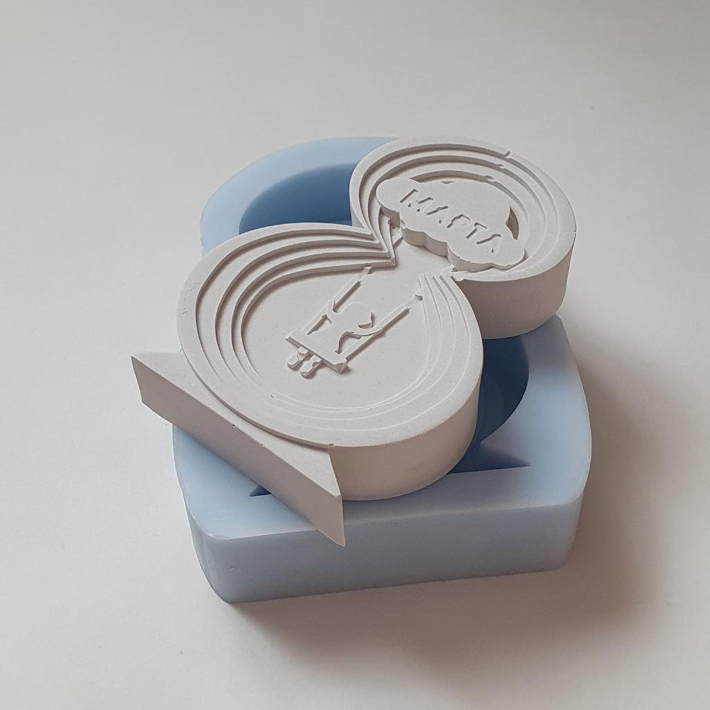 Силиконовая форма  8 марта с девочкой