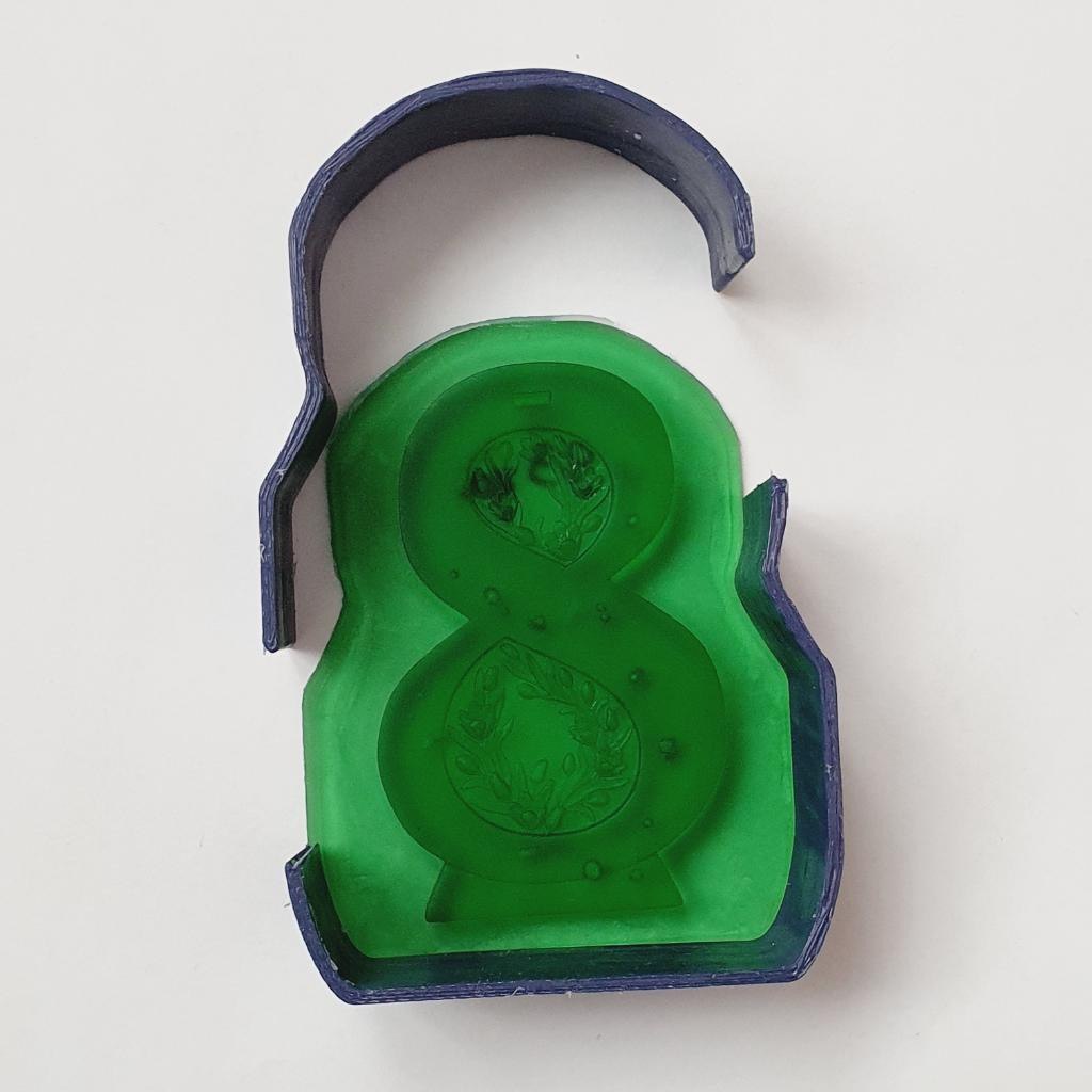 Силиконовая форма 
Саше 8 марта с тюльпанами

🍀Размеры:
8.5 см х 6 см
Высота 1 см

🍀Срок изготовле