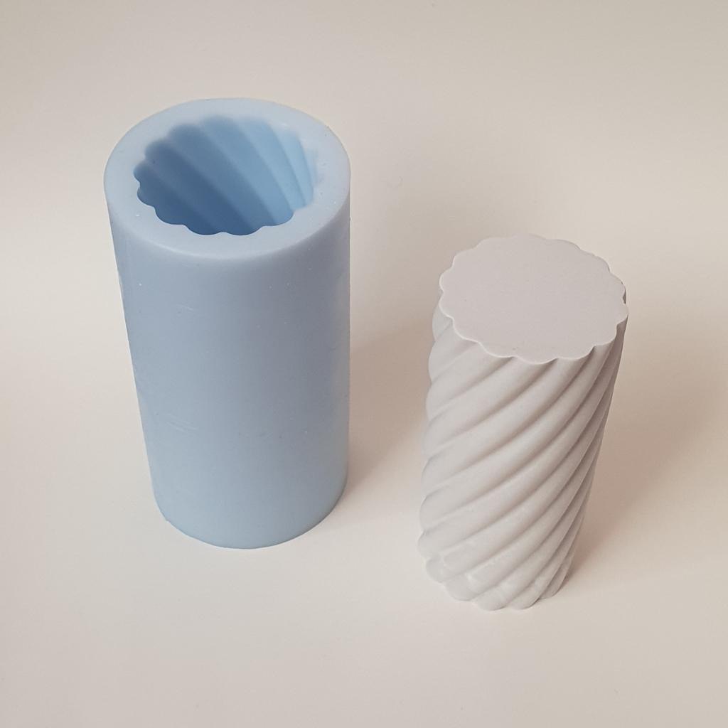 Модель для заливки силиконом 
Свеча Зефирка

🍀Размеры изделия:
Высота 10см
Диаметр 4.5 см

🍀В набо